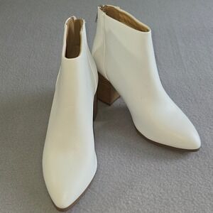Heart in D Ankle Booties Womens 7.5 White Pointed Toe Block Heel Zipper